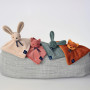 Lapin Doudou Carré 27 cm vert sauvage – Un doudou tout doux pour bébé!